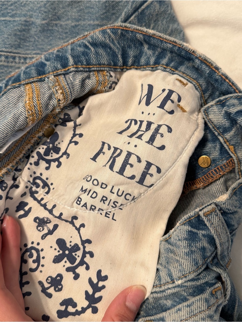 We The Free Good Luck Mid Rise Barrel Jeans size 27 - Picture 6 of 6